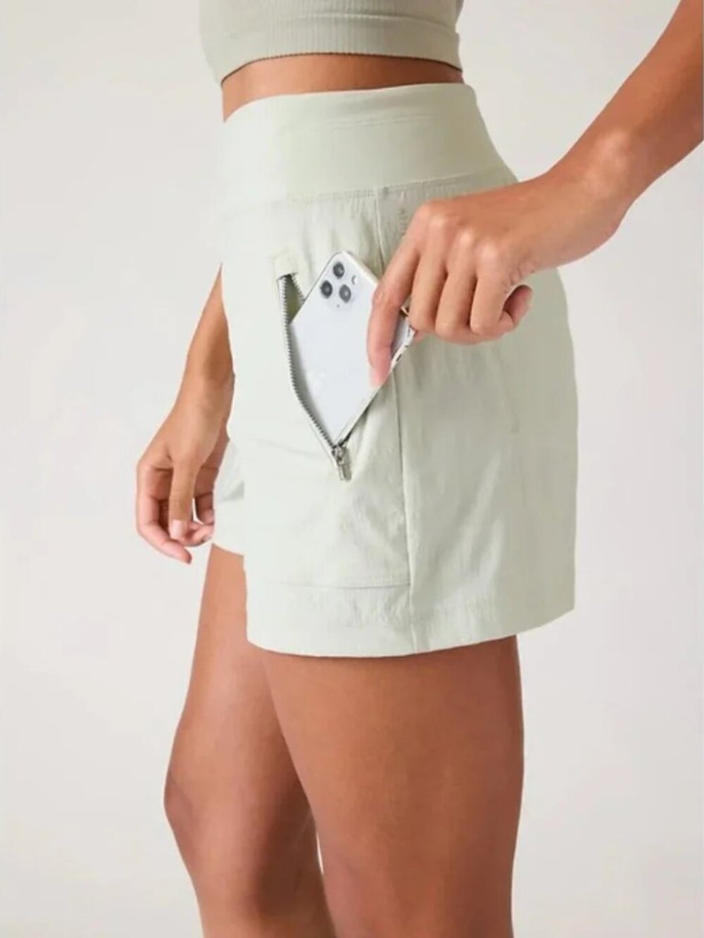Athleta Pale Green High Rise Hiking Shorts Size 14 Zip Pockets Outdoors Active